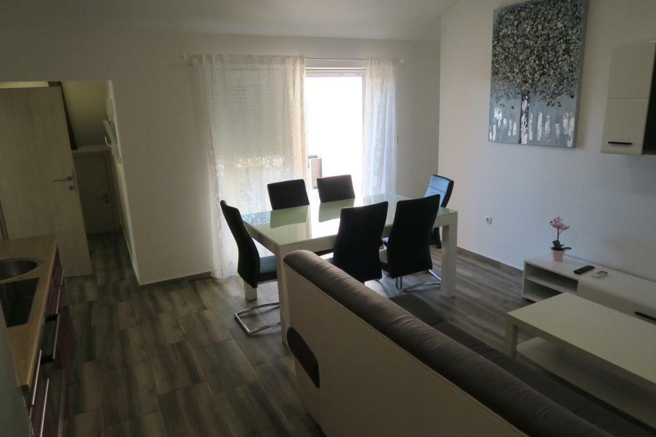 Family Apartment บัชกา ห้อง รูปภาพ